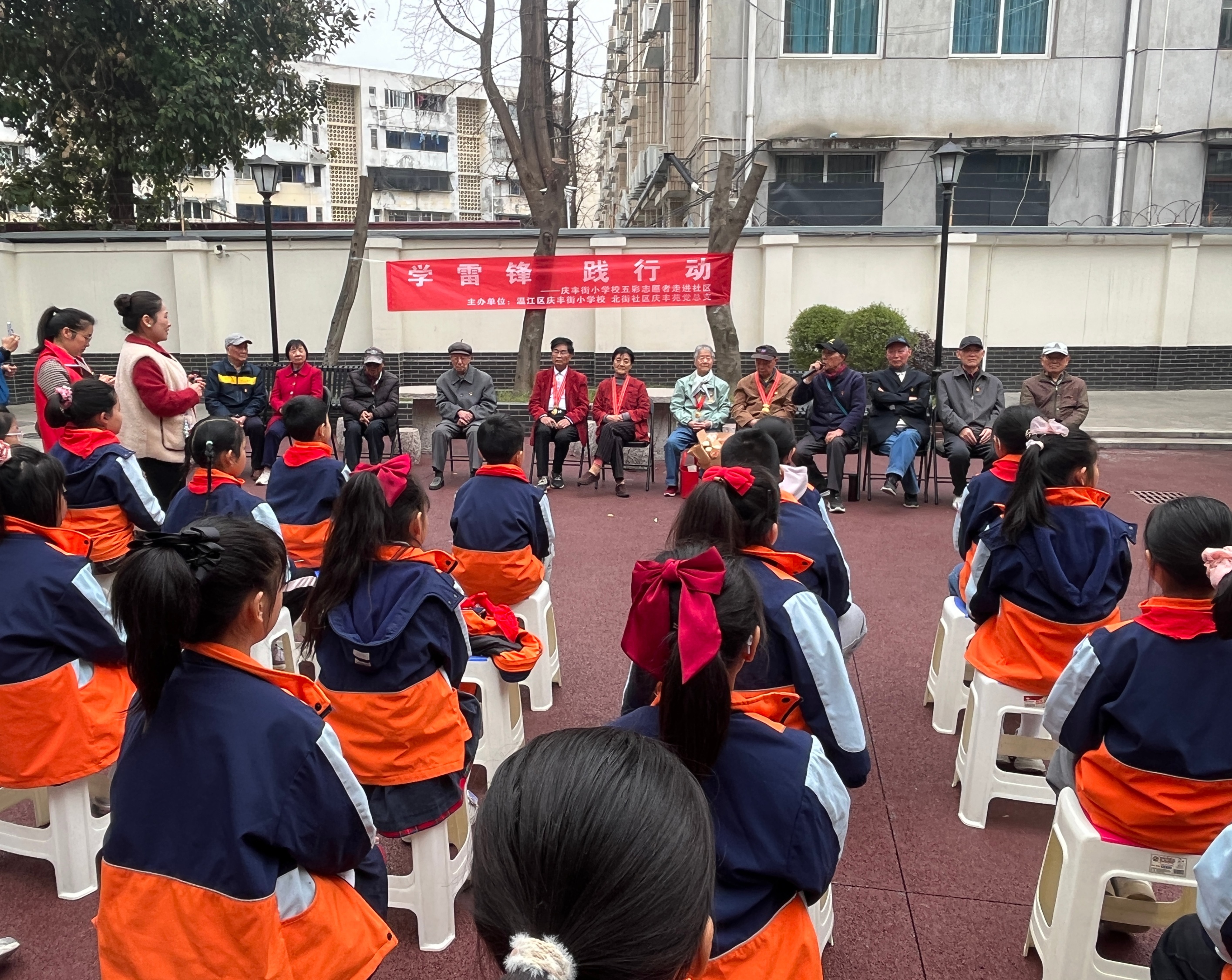 听奋斗故事，做追“锋”少年