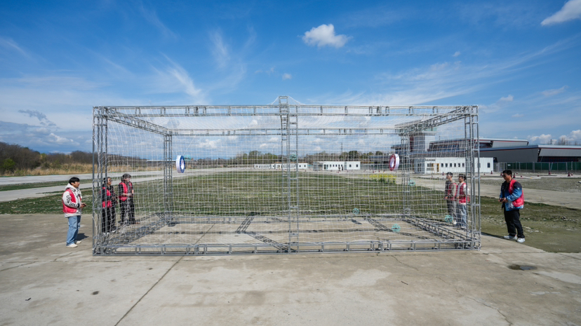 温江上空，足球“飞”起来了~